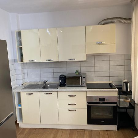 Royal Suite Unirii-2 Bdr Apartment Bukares Bagian luar foto