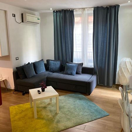 Royal Suite Unirii-2 Bdr Apartment Bukares Bagian luar foto