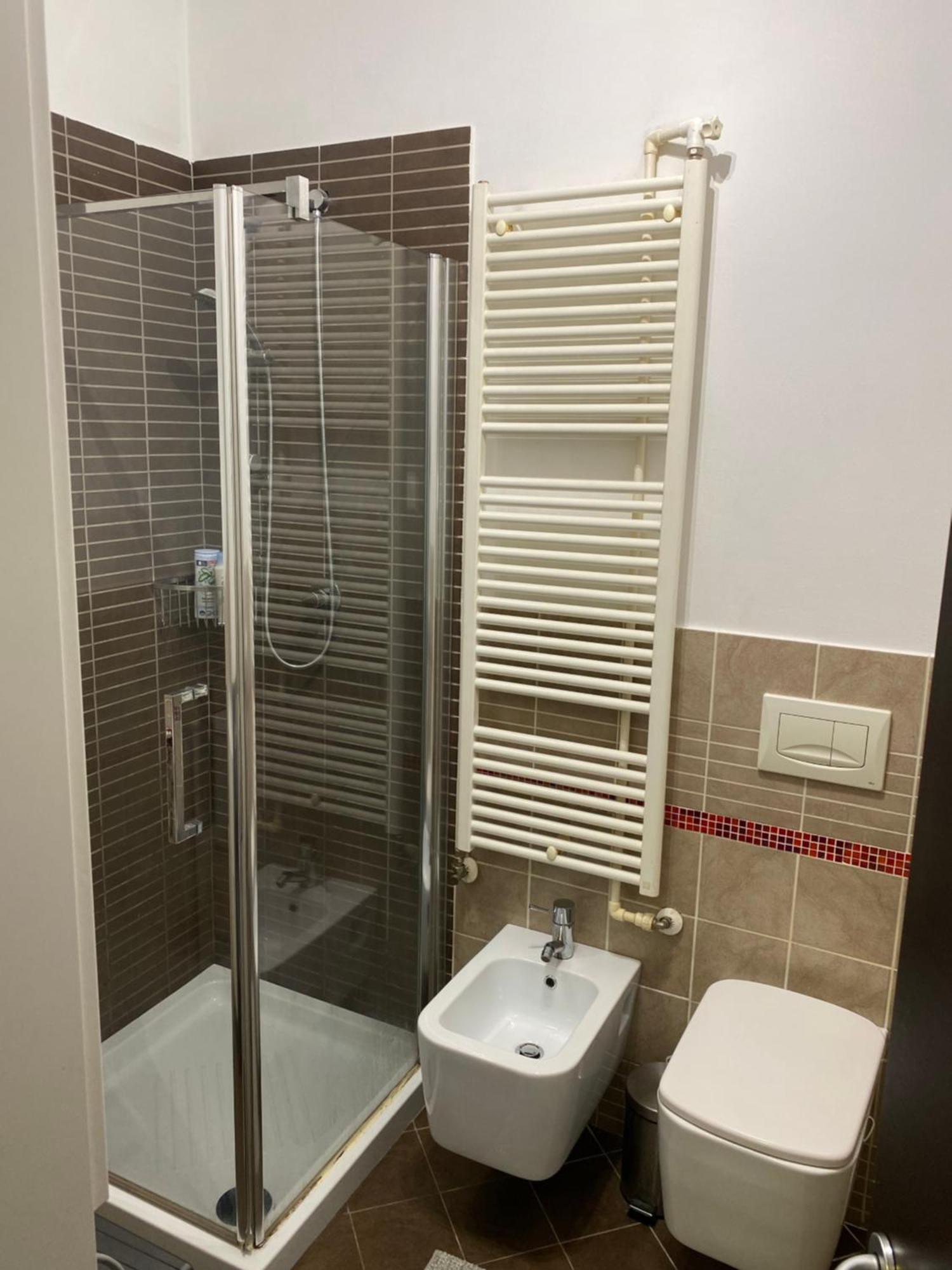 Royal Suite Unirii-2 Bdr Apartment Bukares Bagian luar foto