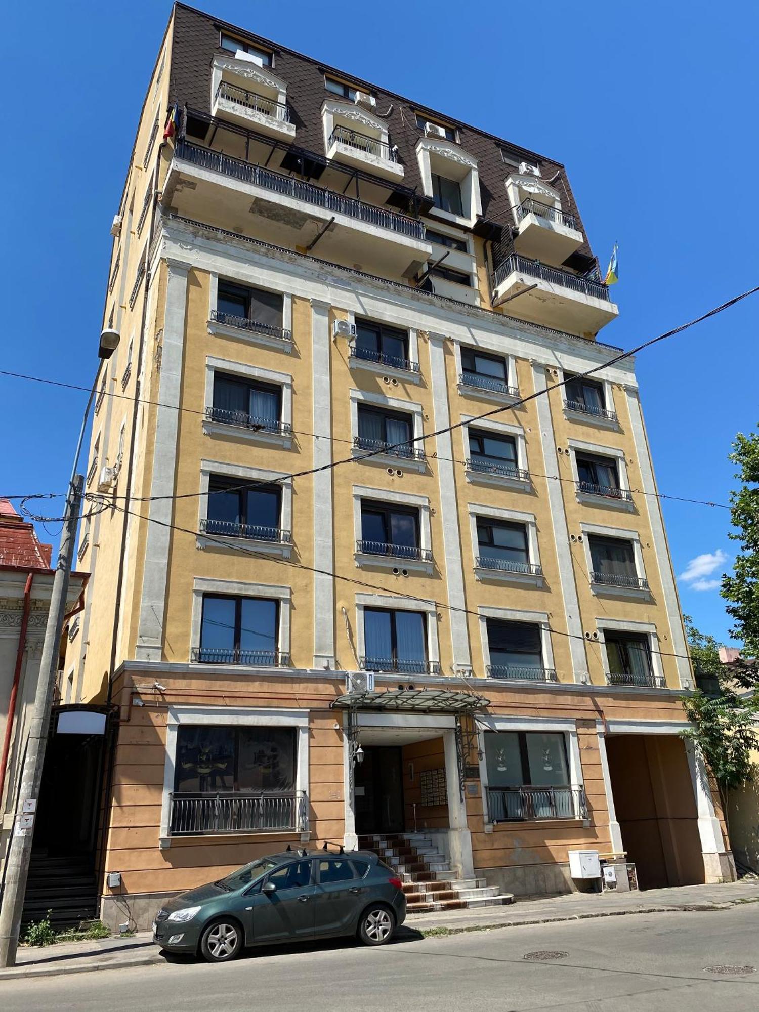 Royal Suite Unirii-2 Bdr Apartment Bukares Bagian luar foto