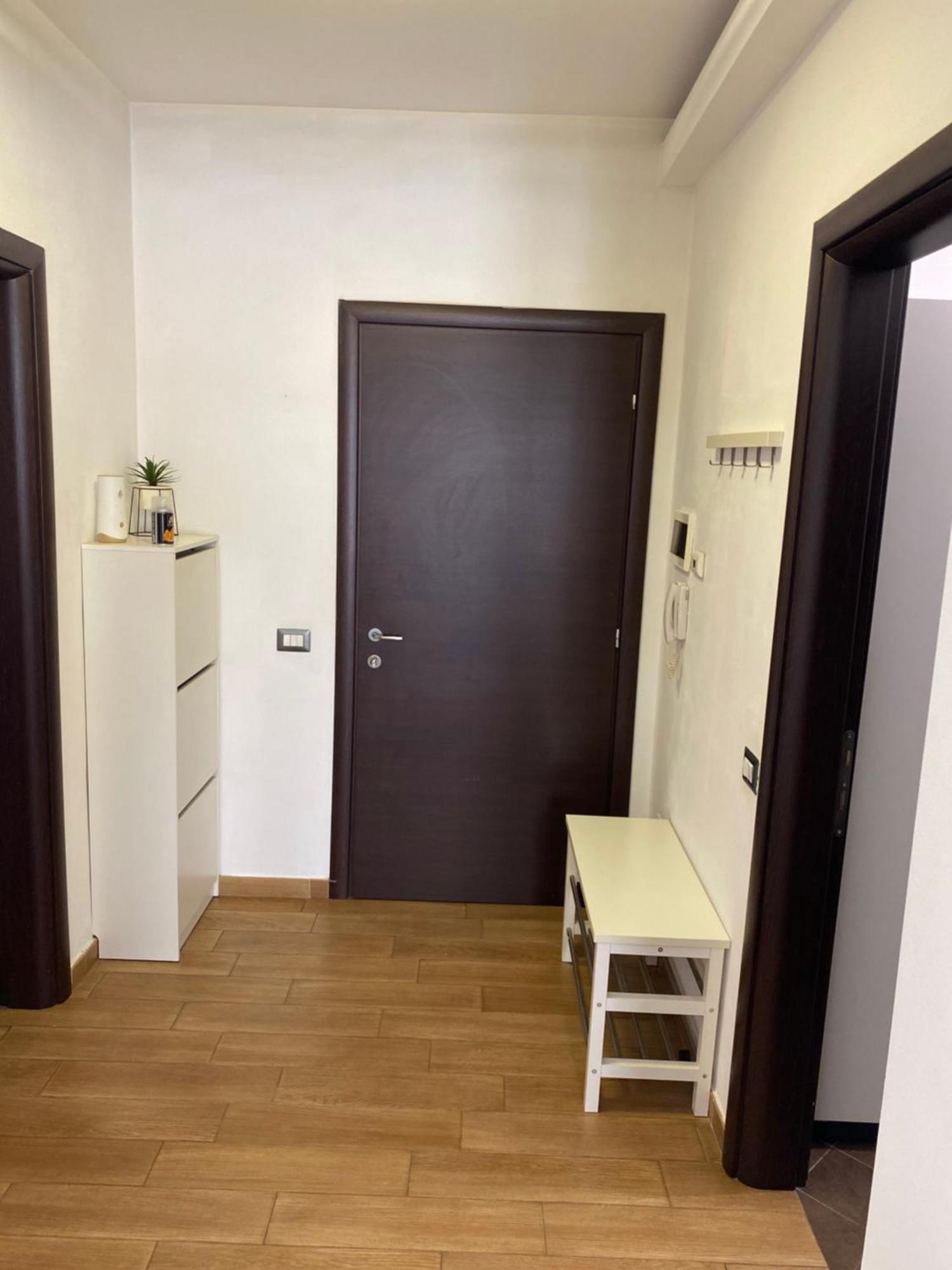 Royal Suite Unirii-2 Bdr Apartment Bukares Bagian luar foto