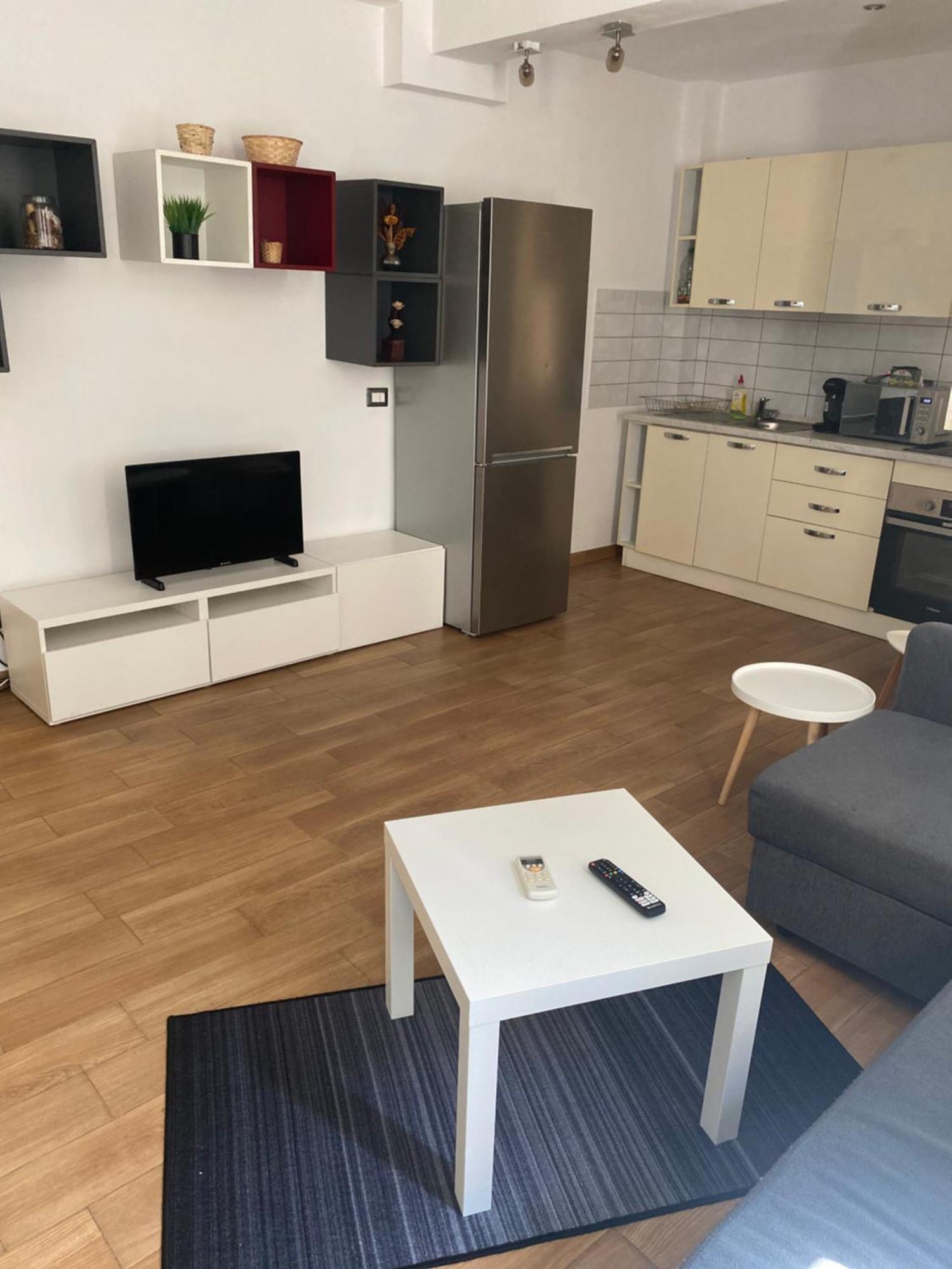 Royal Suite Unirii-2 Bdr Apartment Bukares Bagian luar foto