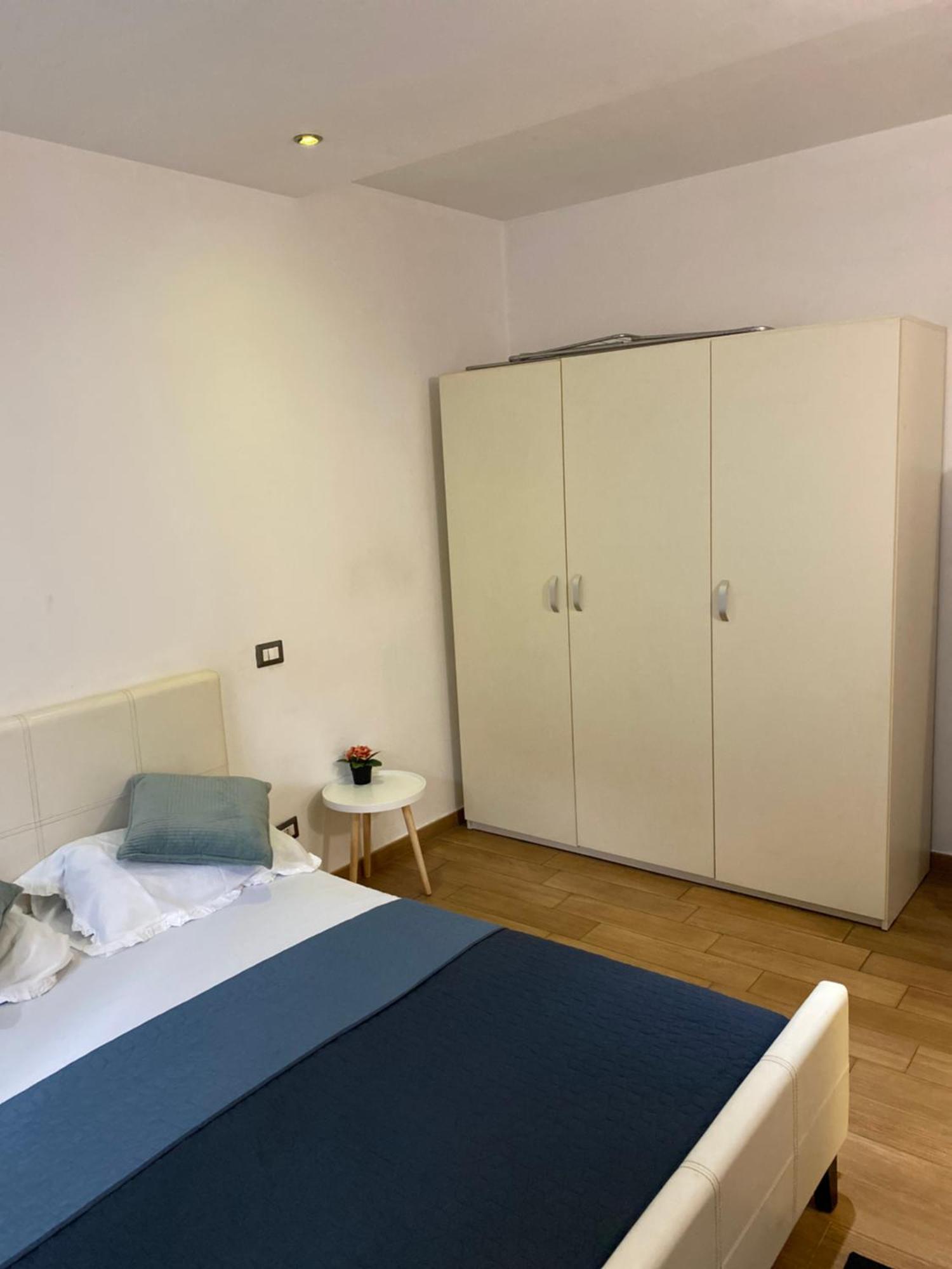 Royal Suite Unirii-2 Bdr Apartment Bukares Bagian luar foto