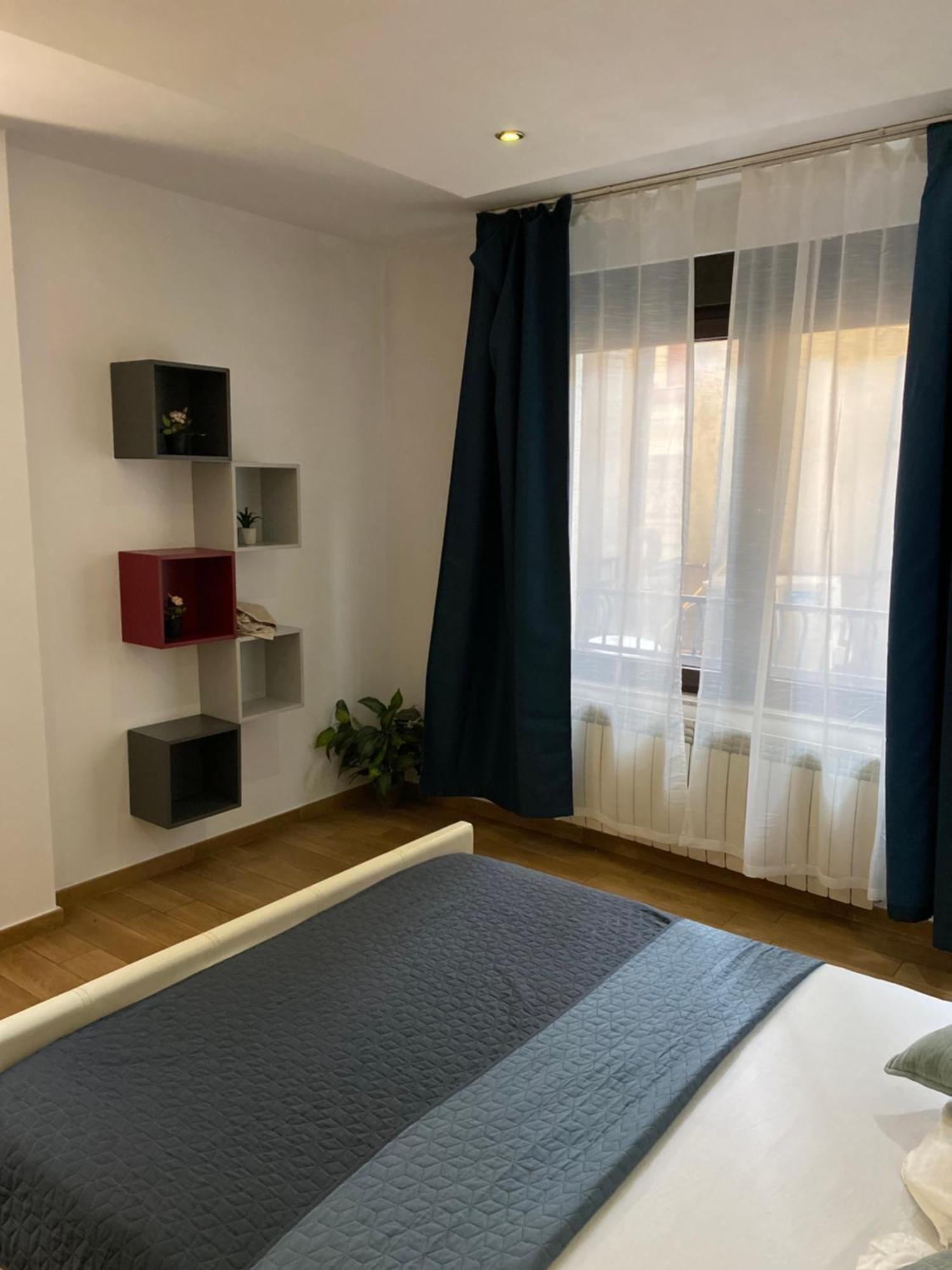 Royal Suite Unirii-2 Bdr Apartment Bukares Bagian luar foto